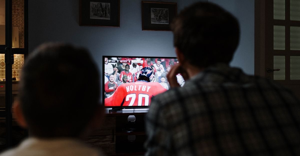 Familie samlet foran tv-en, slik oppleves iptv i praksis