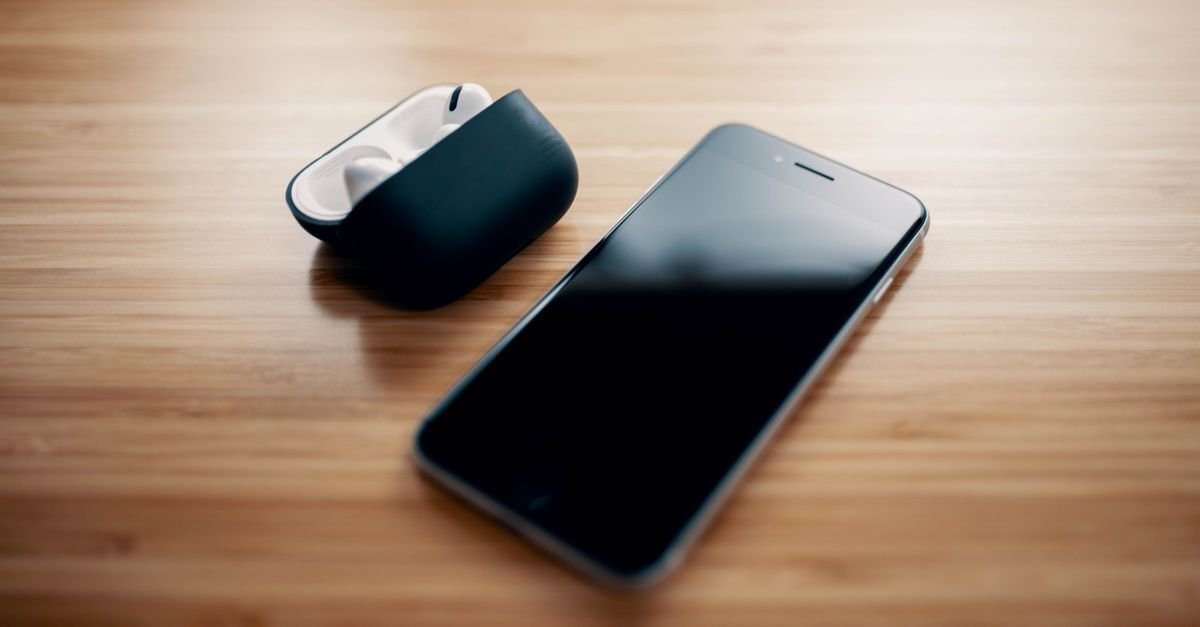 Ørepropper og mobil klare for gse smart iptv på farten