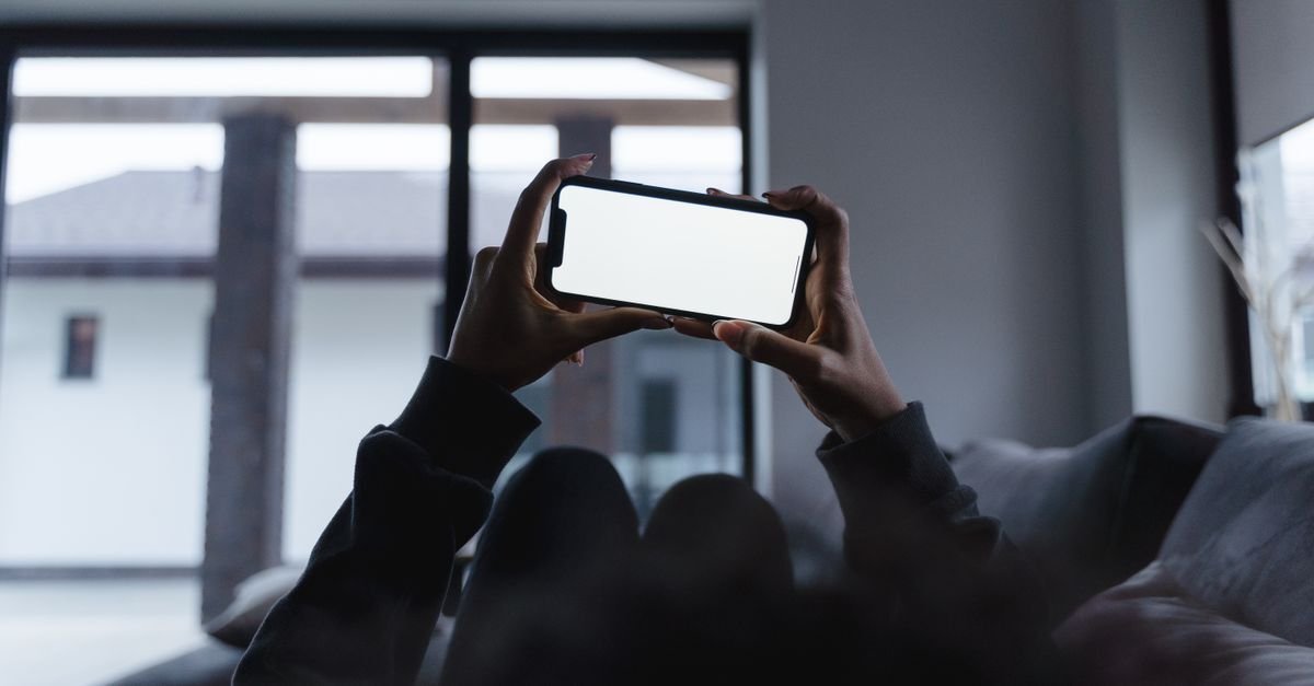 Mobilen i sofaen, iptv på iOS og iPhone fungerer hjemme i Norge og på farten