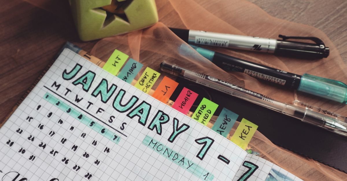 Kalender og penn klar for å planlegge en iptv-prøveperiode i Norge