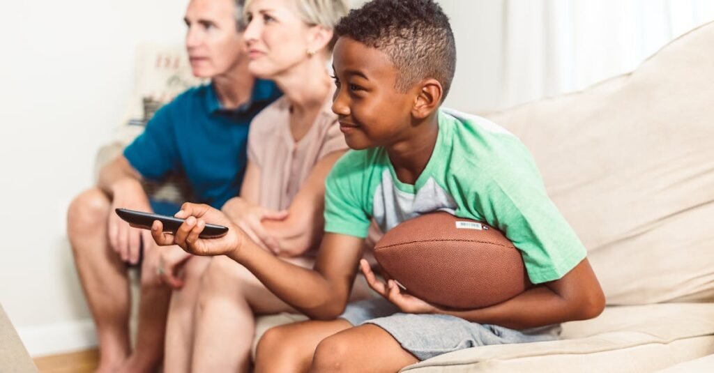 Hele familien ser på iptv på flere enheter samtidig
